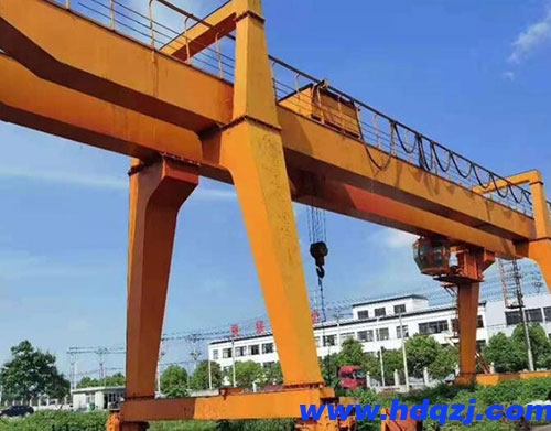 如何獲得龍門吊司機(jī)操作證，需要滿足哪些條件和通過哪些考試？