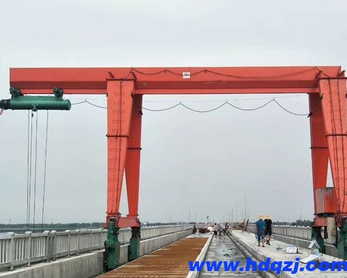 輪胎式起重機(jī)在建筑工地中的應(yīng)用價(jià)值是什么？